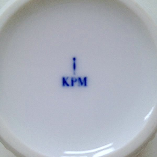 KPM Berlin - "Rocaille" weiß - Kaffee-Untertasse